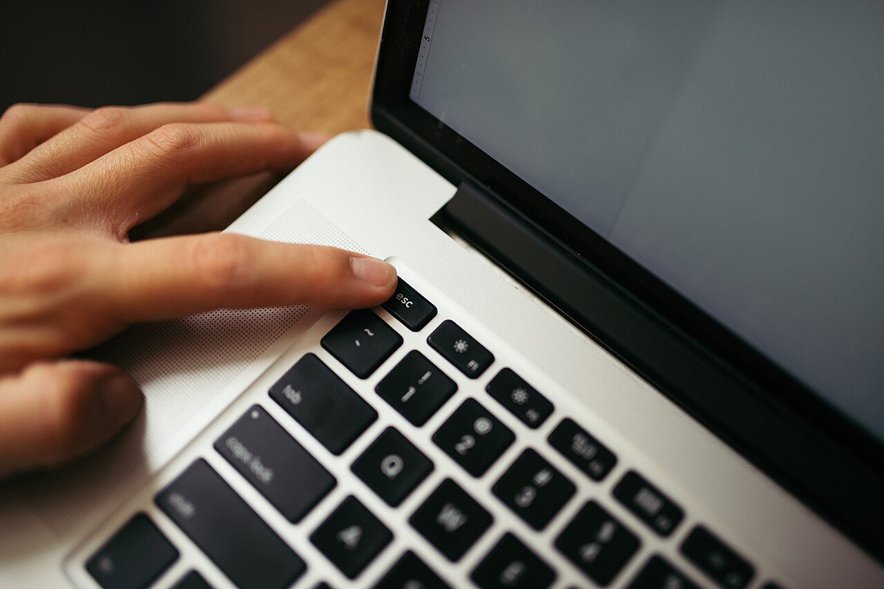 Ranka ant klaviatūros – automatizuotas užklausų apdorojimas CRM sistemoje